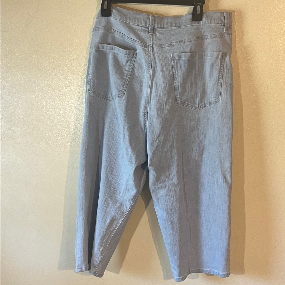Gloria Vanderbilt Sky Blue Cropped Jeans - Picture 4 of 4